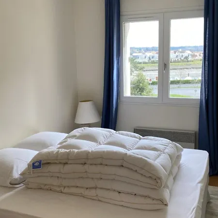 Apartment 3 Pieces Avec Balcon Et Superbe Vue A Cabourg, Plage A Pied - Fr-1-487-307 Cabourg